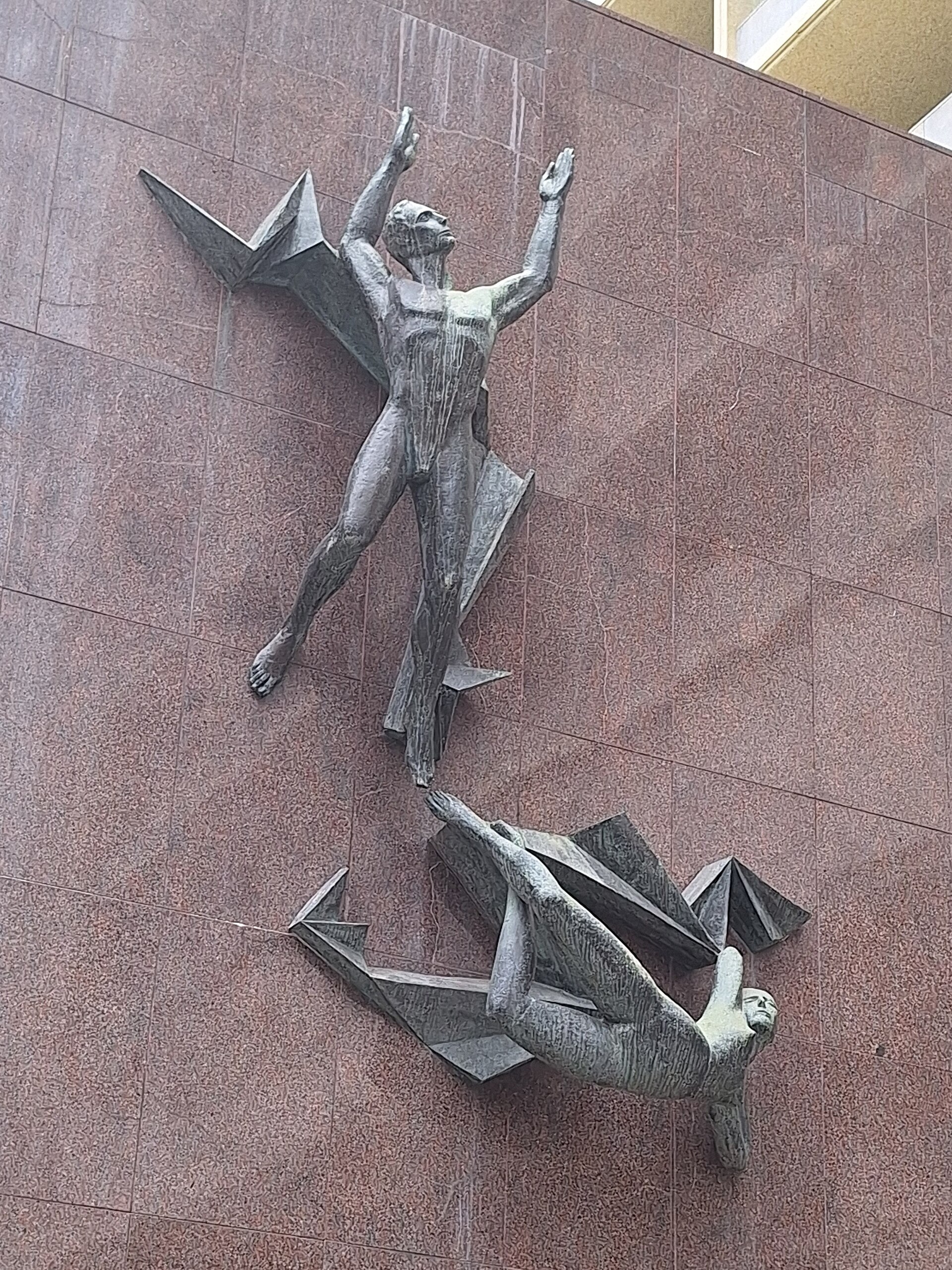 Four Seasons Hotel Lisboa courtyard sculptures